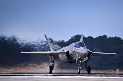 F-35飞行