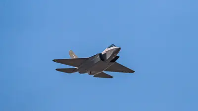 歼-35飞行